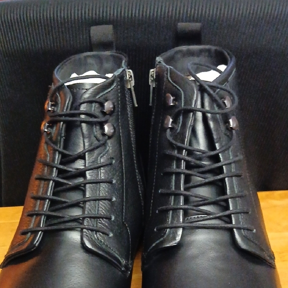 Donald J Pliner Black Leather Men's Boots - Picture 3 of 10